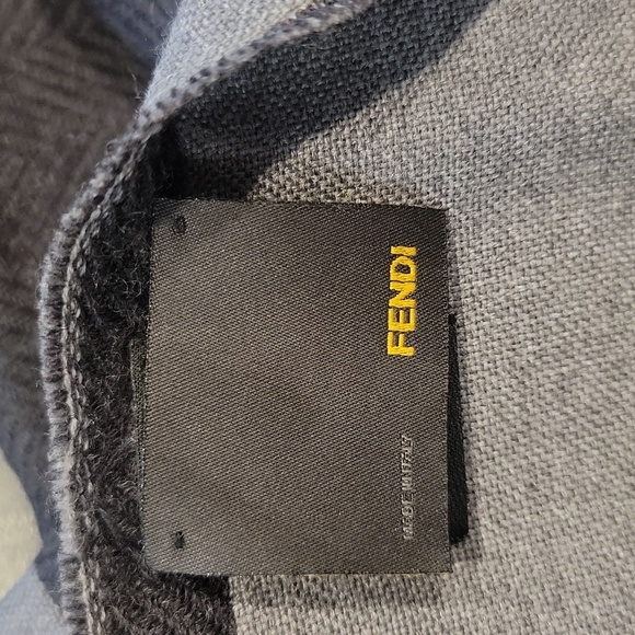 Authentic Fendi wool scarf - Picture 7 of 10